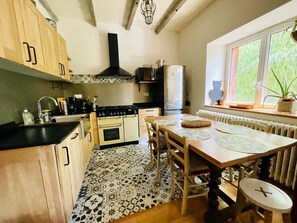 Kühlschrank, Mikrowelle, Ofen, Geschirrspüler