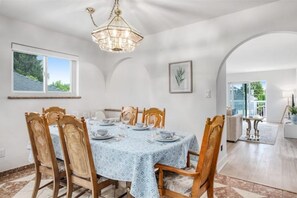 Dining - Spacious & Bright 3BR + 3BTH near UBC (direct road!) & Downtown (Vancouver)