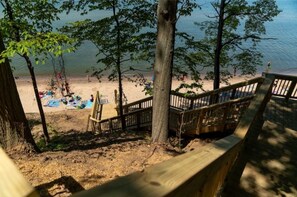Beach - Lake MI, Beach 5 min walk, Clean, hottub, 5 star (Douglas)