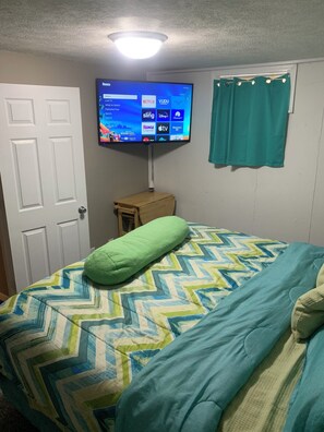 4 bedrooms, travel crib, free WiFi, bed sheets