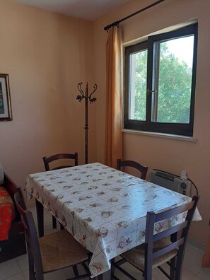 Dining - 1 Bedroom Private vacation home in Lazio (Lazio)