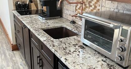 Cozy cottage just on the outskirts of Lynchburg!