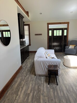 Smart-TV, peis og bøker