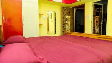 2 bedrooms, WiFi, bed sheets