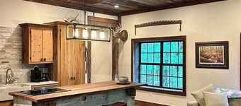 Secluded 2 Bedroom Cabin 12 miles from the Square and Ole Miss Campus