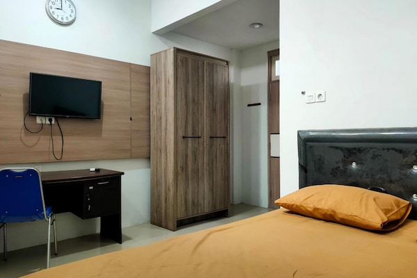Kamar Double Basic | Ruang kerja ramah laptop, Wi-Fi gratis, dan seprai linen