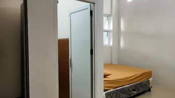 Basic Double Room | Laptop workspace, free WiFi, bed sheets