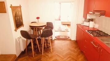Microwave, stovetop, electric kettle, toaster