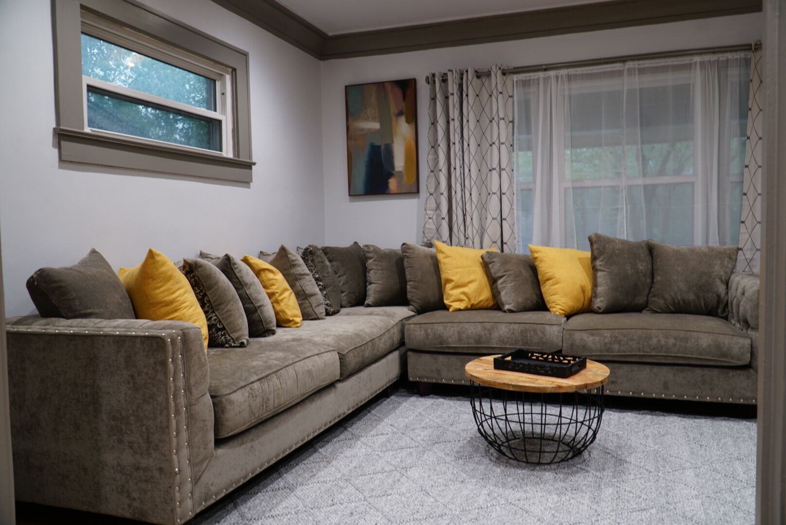 Spacious cozy family home, entertainment for the whole family. Enjoy the trail