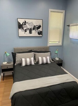 2 bedrooms, iron/ironing board, WiFi, bed sheets