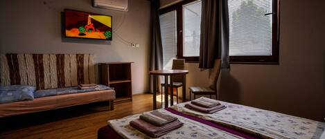 2 makuuhuonetta, vauvan matkasänky, internet