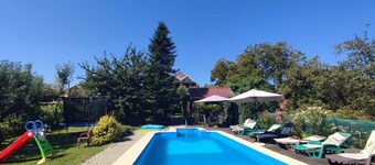 Feriebolig med utendørsbasseng og klimaanlegg