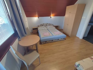 2 bedrooms, WiFi - Holiday apartment with outdoor pool and air conditioning (Balatonföldvár)