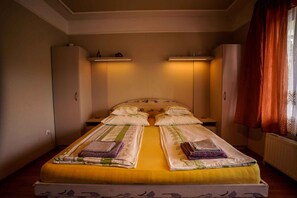 2 quartos, berço de viagem, acesso à internet