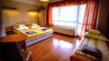 2 sovrum, resesäng och internet