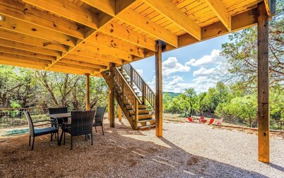 Enjoy nature at comfortable home with private beach on Brazos River!  