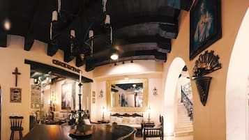 Casa superluxo | Área de estar | TV LCD 32 polegadas com canais a cabo