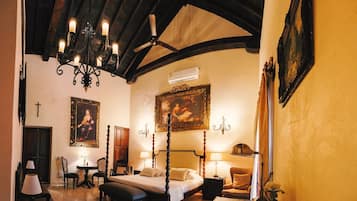 Casa superluxo | 7 quartos, ferros/tábuas de passar roupa, Wi-Fi de cortesia