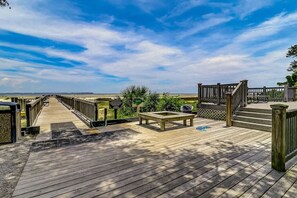 Terrace/patio - Beachfront Complex - 3 Pools -Tennis - Family Fun! (Hilton Head Island)