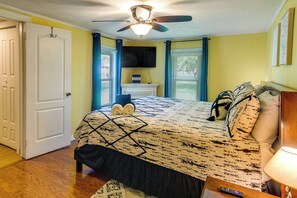 3 bedrooms, iron/ironing board, travel cot, Internet
