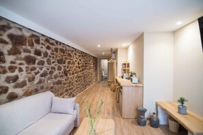 Room amenity - Sanders Bohemian - Pleasant Downtown 1-bdr Apt (Athens)