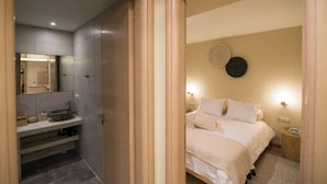 Apartment, Stadtblick | Badezimmerausstattung