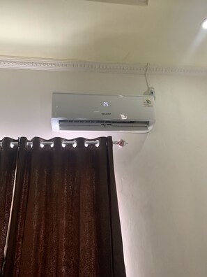 Standard Double Room - Hotel O Penginapan Laota Syariah Near Rumah Sakit Islam Faisal Makassar (Makassar)