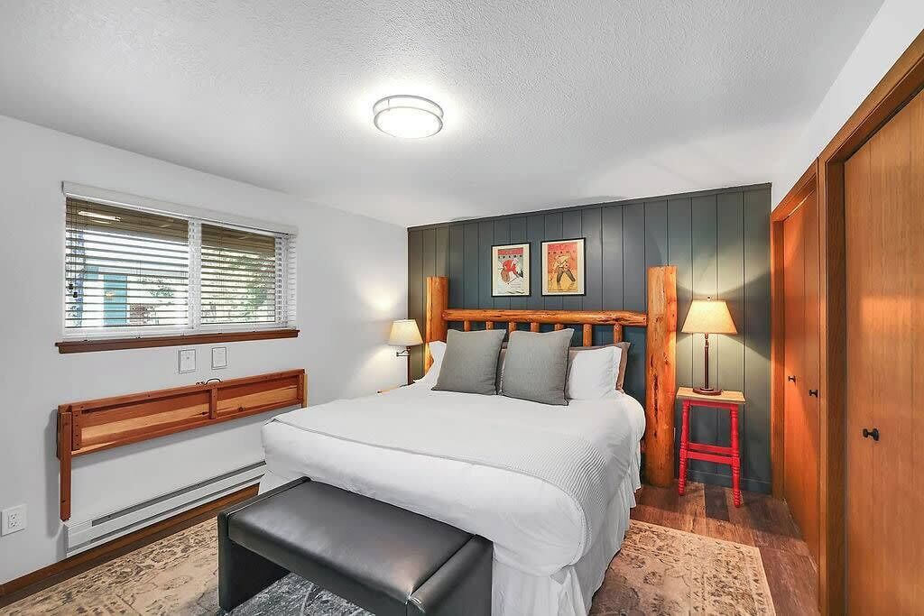 4 bedrooms, iron/ironing board, travel crib, free WiFi