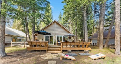 Evergreen · Golf Course Cabin! Pets, Bikes, Games, Firepit!