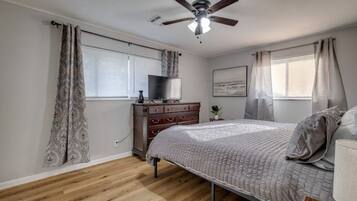 3 makuuhuonetta, silitysrauta/-lauta, ilmainen Wi-Fi, vuodevaatteet