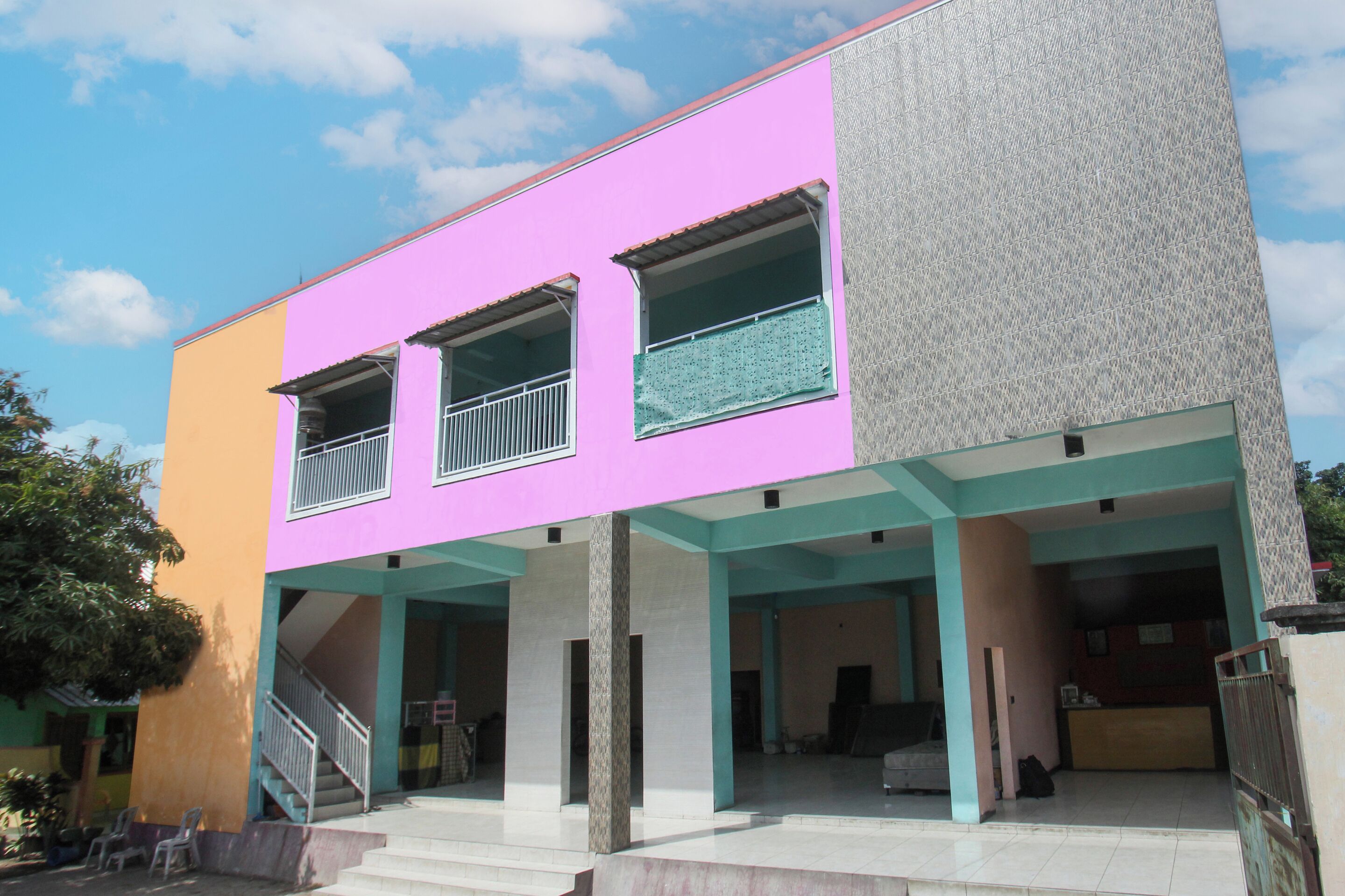 Vista frontal de la propiedad