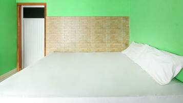 Dobbeltrom – deluxe | Skrivebord, skrivebord for bærbar PC, wi-fi (inkludert) og sengetøy