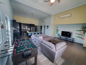 Smart-tv en tafelvoetbal
