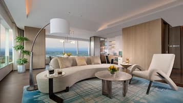 Suite, 1 Bedroom (Meeting Area) | 1 bedroom, in-room safe, soundproofing, iron/ironing board