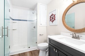 Een douche, een haardroger, handdoeken