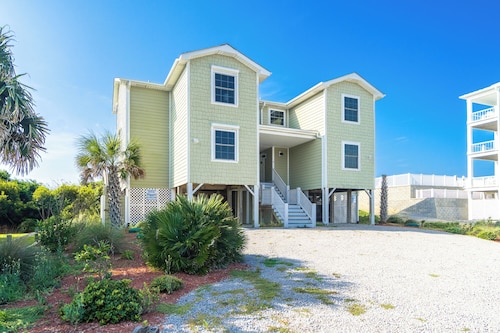 Oceanfront Updated 5BR Duplex. Dog friendly!