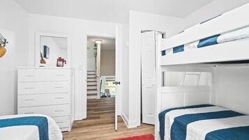 5 bedrooms, iron/ironing board, WiFi, bed sheets