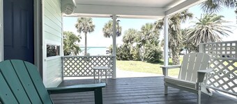 1 Minute Walk to Ocean-Charming Downtown Beachside Home with Mother-In-Law Suite