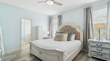 4 kamar tidur dan didekorasi berbeda-beda