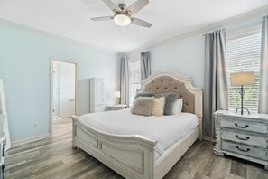 4 kamar tidur dan didekorasi berbeda-beda