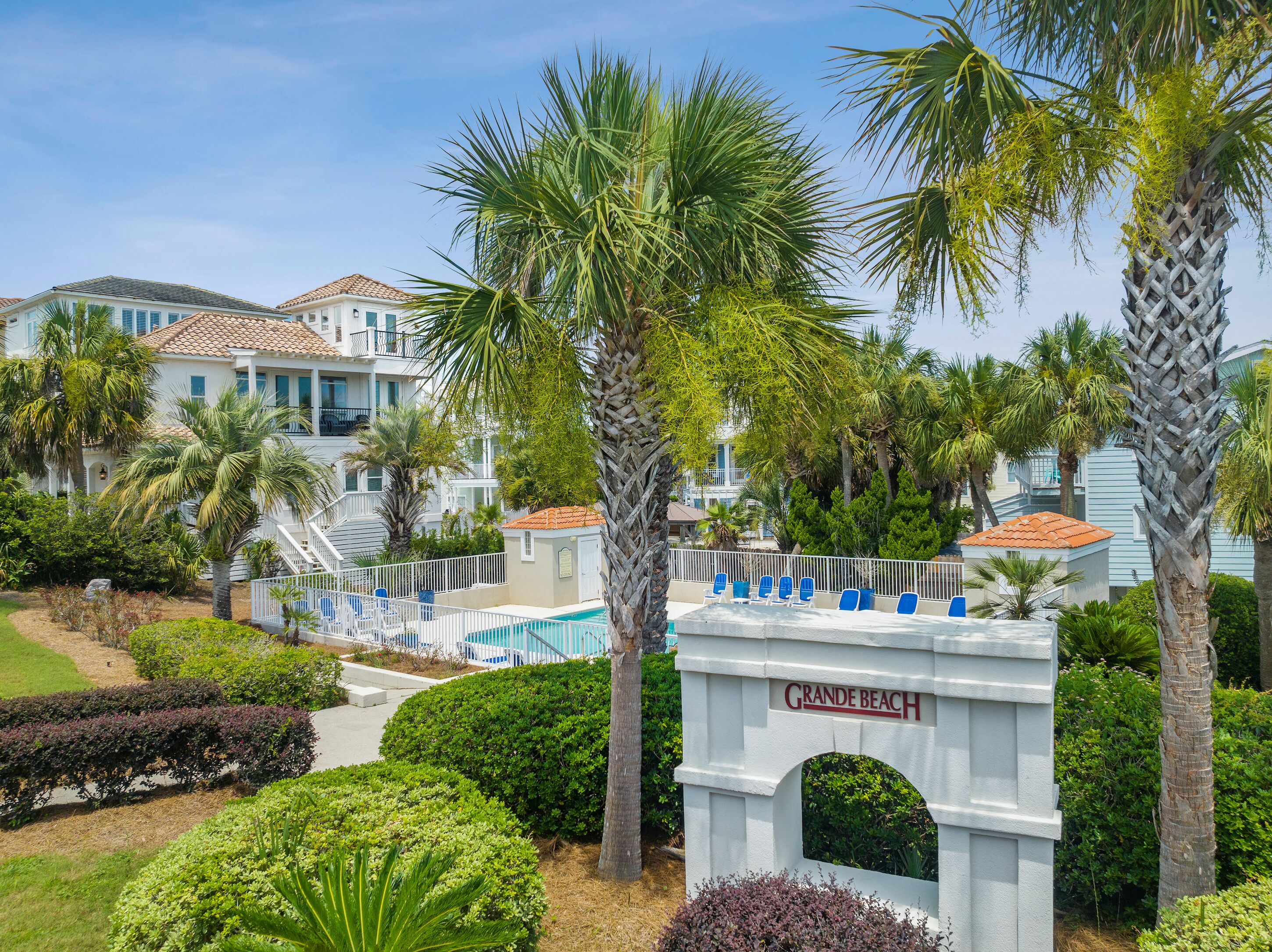 Pintu masuk properti