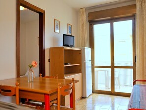 Apartment, 1 Schlafzimmer, Balkon | Speisen