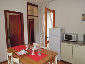 Interior - Villa With Private Garden and Barbeque - Beahost (San Michele al Tagliamento)