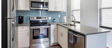 Frigorífic, microones, forn i placa de cuina