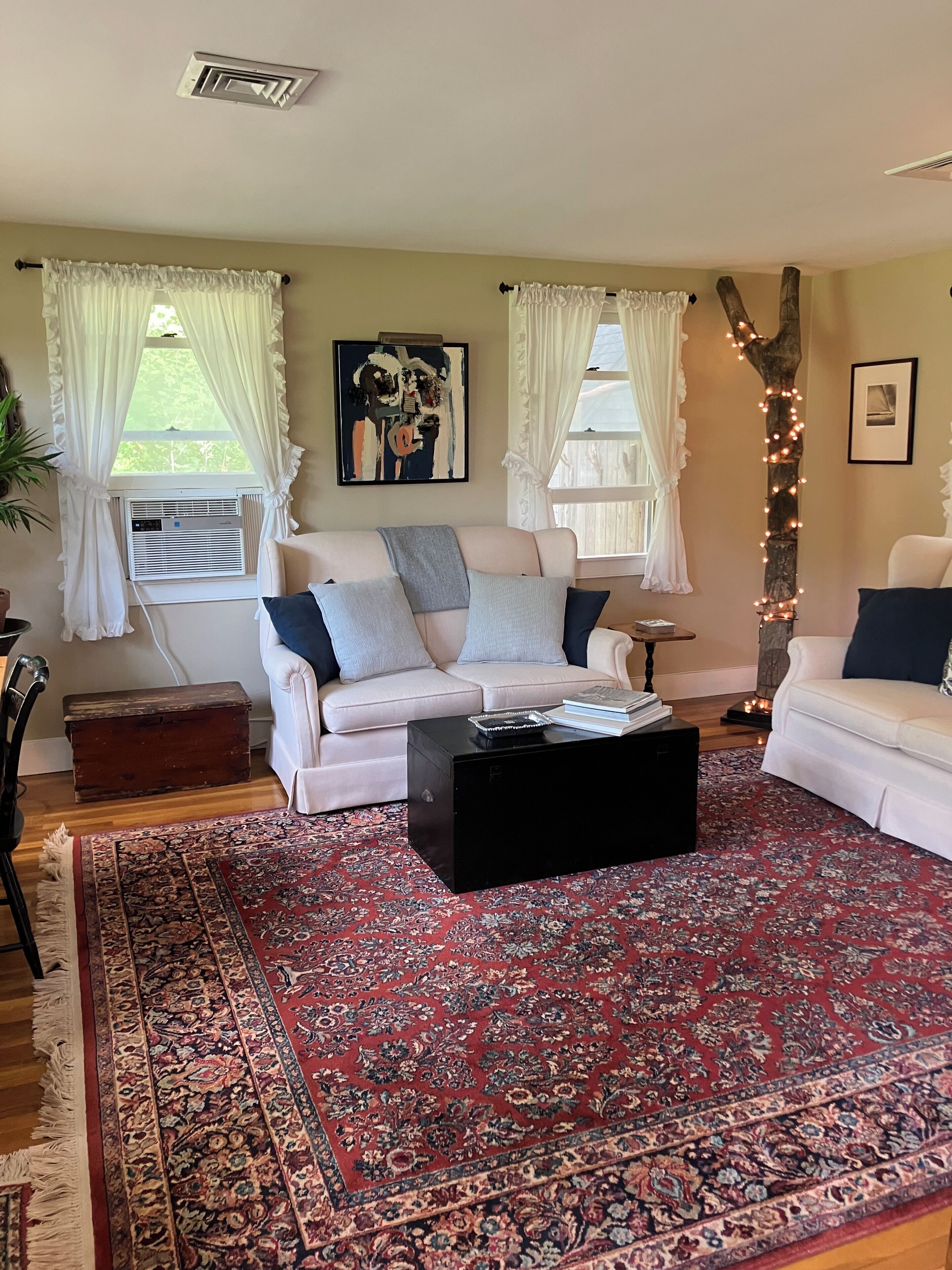 Charming cottage in bucolic Chilmark.  Minutes to Menemsha harbor. 