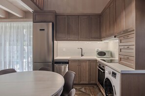 Fridge, microwave, oven, dishwasher