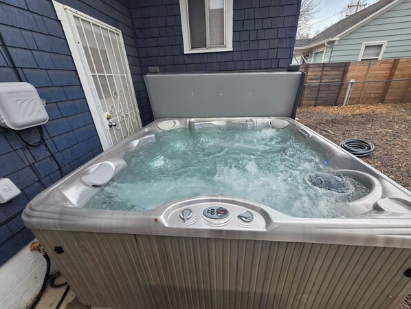 Baignoire à remous extérieure
