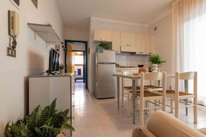 Appartement, 2 chambres | Salle à manger