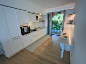 Kühlschrank, Mikrowelle, Ofen, Geschirrspüler