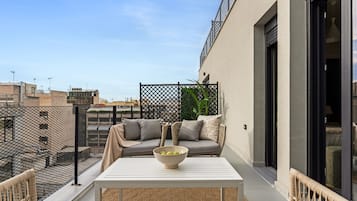 Estúdio, vários quartos, terraço | Sacada